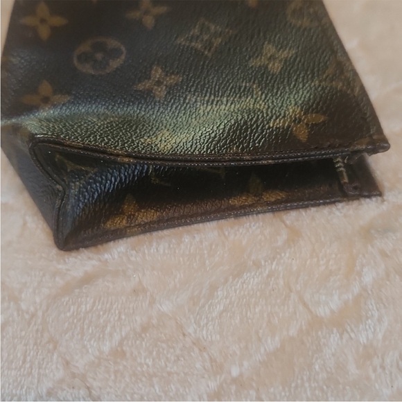Louis Vuitton Zipper Pouch Preloved - Picture 6 of 12